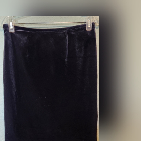 Calvin Klein Black Velvet Pencil Skirt Pinup Holiday Business Back Zip Sz 6 Pet - Picture 2 of 6
